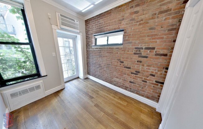 321 W 16 ST