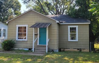 Adorable 2 bedroom/1 bath home!