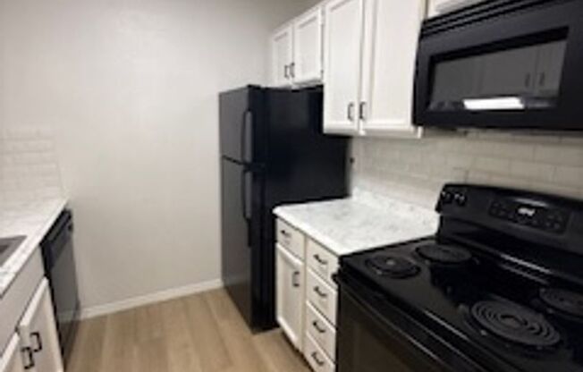 2 beds, 2 baths, 989 sqft, $1,695, Unit 11601B