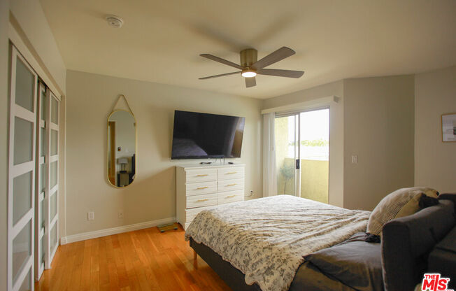 833 S ORANGE GRV AVE