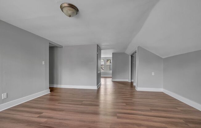 2 beds, 1 bath, $1,600, Unit #B