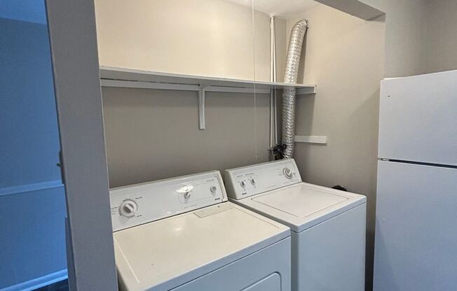 2 beds, 1 bath, 1,147 sqft, $950, Unit 411 - C BT