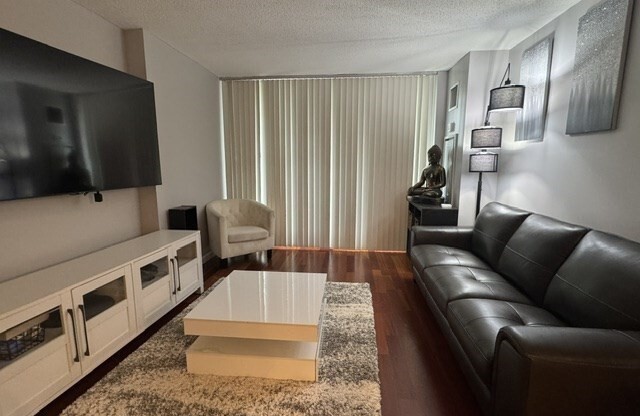 1 bed, 1 bath, 663 sqft, $3,300, Unit 528