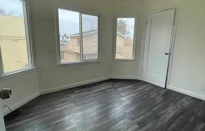 1642 W 38 ST