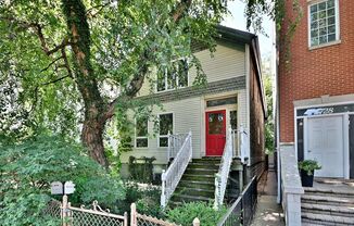 2724 N Racine Ave