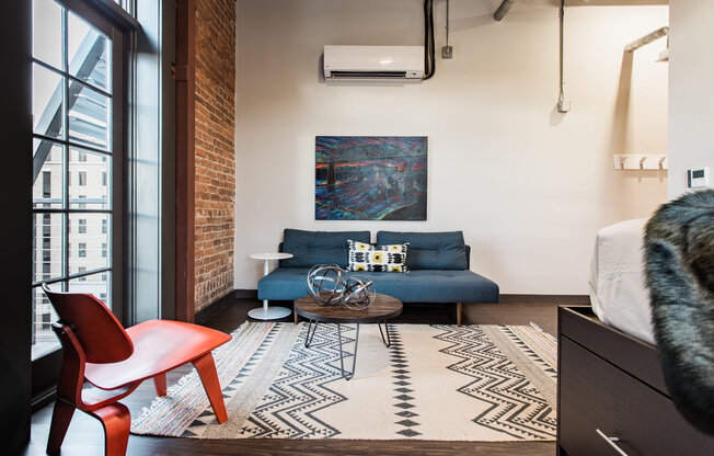 Studio, 1 bath, 289 sqft, $899, Unit 202