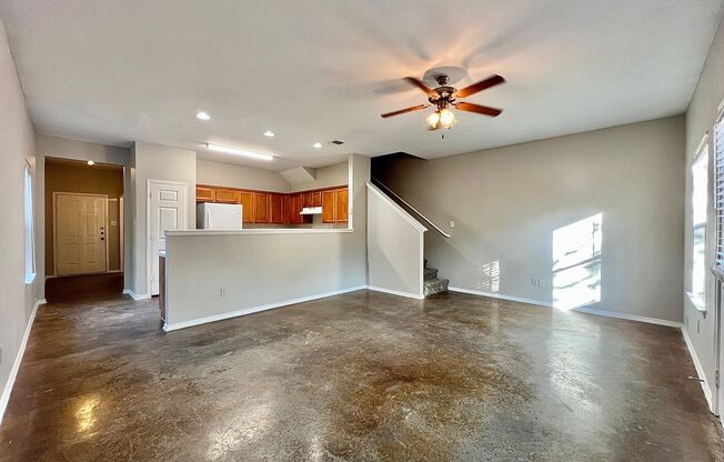 Townhouse in Woodlake Golf Vista!