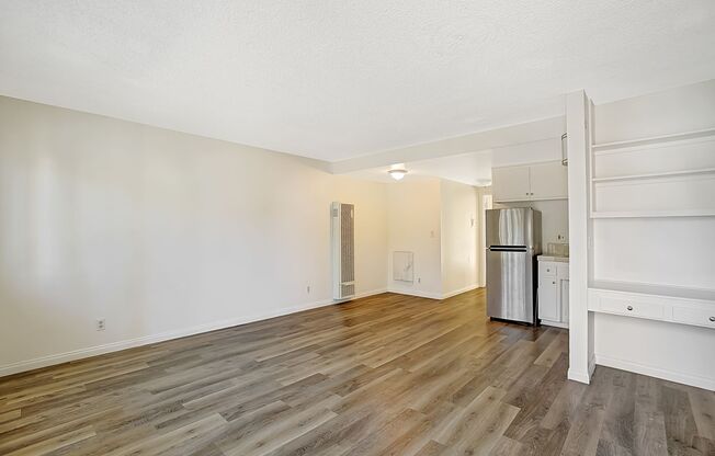 1 bed, 1 bath, 550 sqft, $2,727, Unit 12