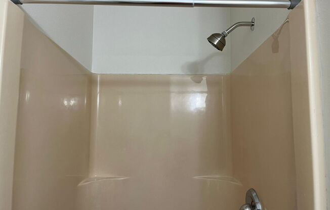 1 bed, 1 bath, 304 sqft, $905, Unit Unit 114