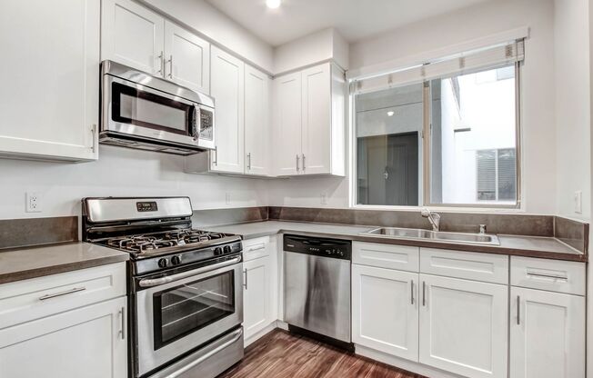 2 beds, 2 baths, 895 sqft, $2,615, Unit 305