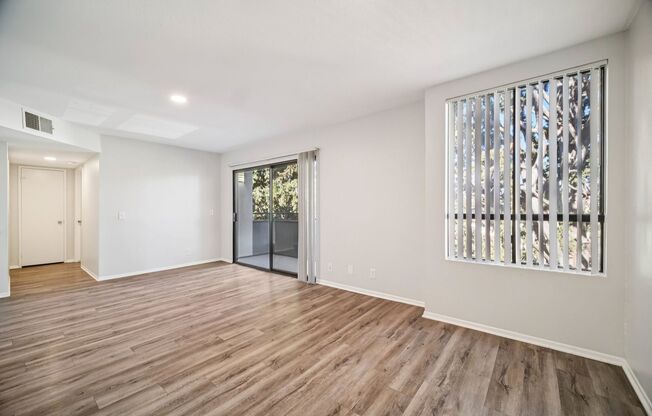 2 beds, 2 baths, 895 sqft, $2,048, Unit 102