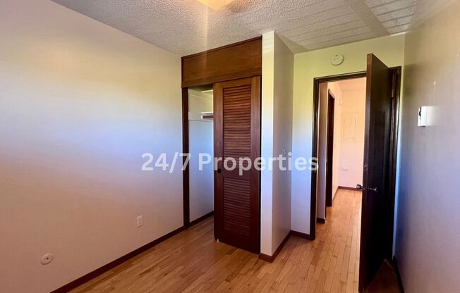 2 beds, 1 bath, $1,370, Unit 04