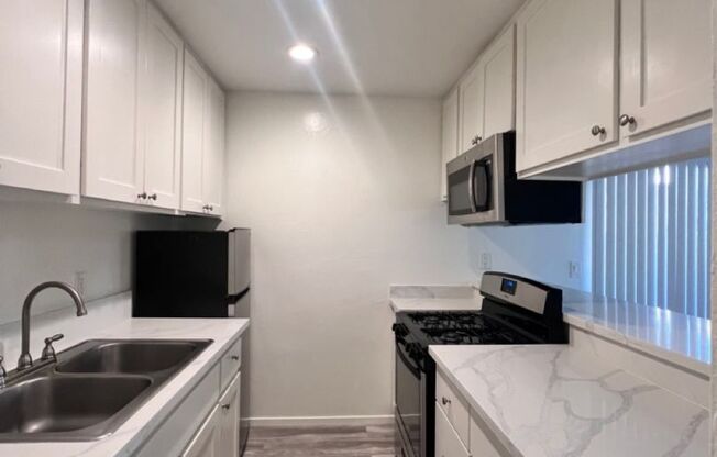 1 bed, 1 bath, $2,150, Unit E3