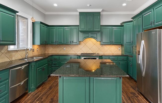 3 Bedroom House in U Club!