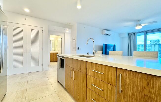 1 bed, 1 bath, $3,300