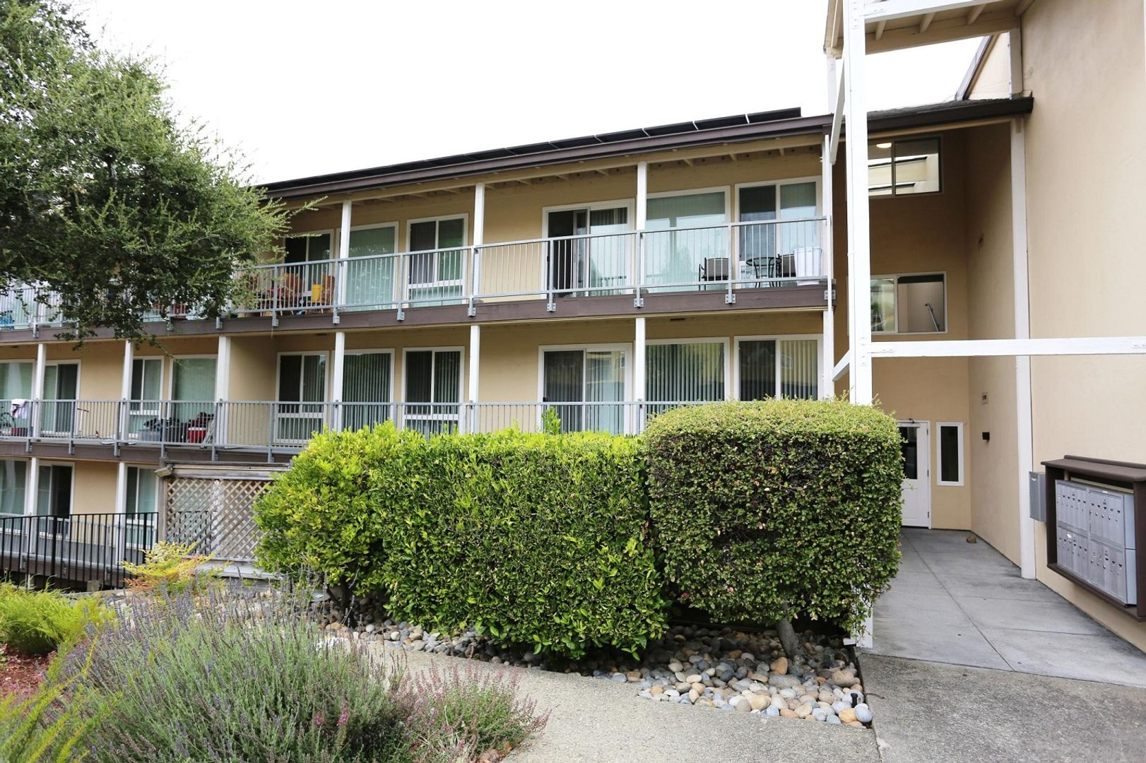 Spacious 2 bed/1 bath apartment with large private balcony available NOW!