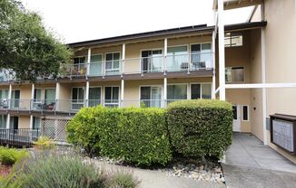 Spacious 2 bed/1 bath apartment with large private balcony available NOW!