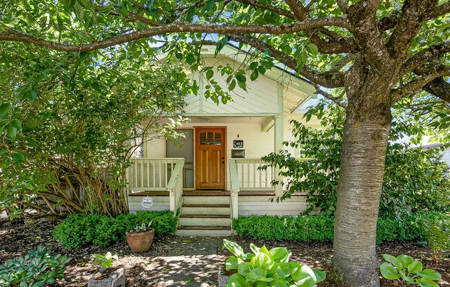 Adorable, vintage 1924 2-bdrm/1-bath w/ fenced yard, raised beds, & chicken house—Great location in Lents!