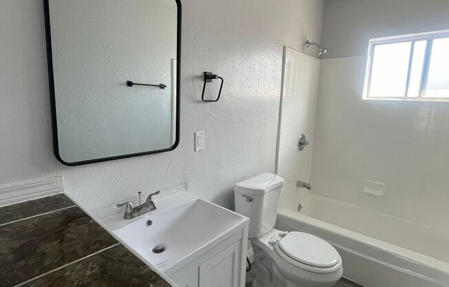 2 beds, 1 bath, $2,550, Unit 06