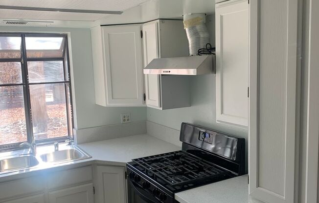 2 Bedroom 2.5 Bath near Sahara & Jones