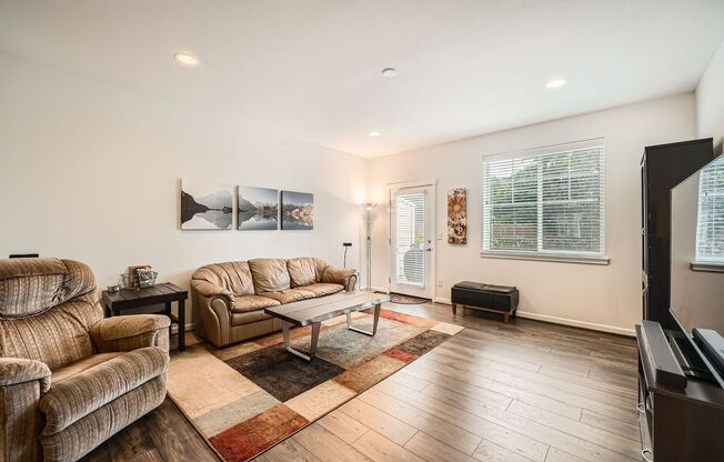 Modern Furnished Townhome in Prime Kent Location | All Utilities + Internet Included