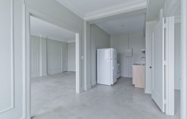 Studio, 1 bath, 450 sqft, $1,095, Unit 204