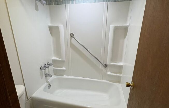 2 beds, 1 bath, 833 sqft, $1,299, Unit 3955 - 4