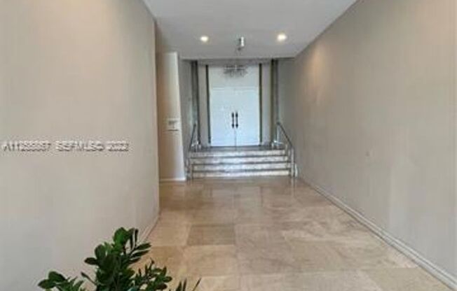 2 beds, 2 baths, 1,030 sqft, $4,000, Unit 5161 Collins Ave appt 1711