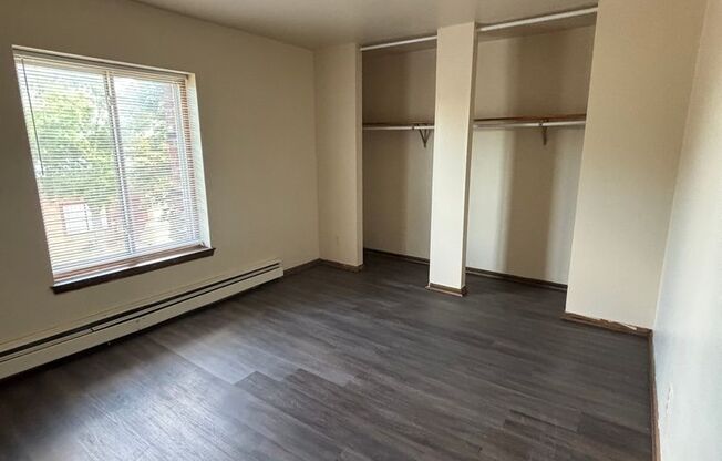 1 bed, 1 bath, 700 sqft, $899, Unit Custer-204
