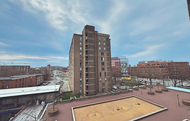 1 bed, 1 bath, 870 sqft, $3,000, Unit 608