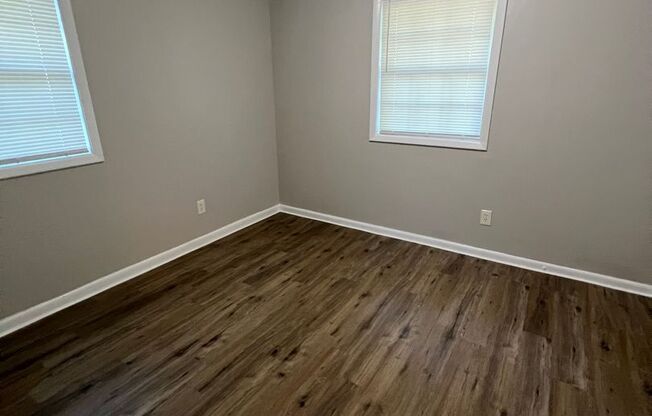 2 beds, 1 bath, $825, Unit 6 - downstairs unit