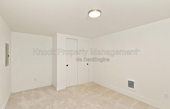 2 beds, 1 bath, 936 sqft, $1,700, Unit B