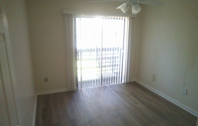 2 beds, 1.5 baths, 975 sqft, $1,150, Unit D