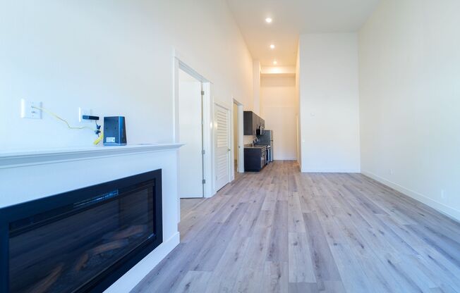 2 beds, 1 bath, 756 sqft, $1,825, Unit 1302