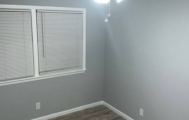 1 bed, 1 bath, $995, Unit 526 S 36th Street-Unit 5