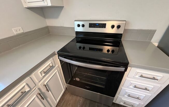 2 beds, 1 bath, 800 sqft, $899, Unit 108