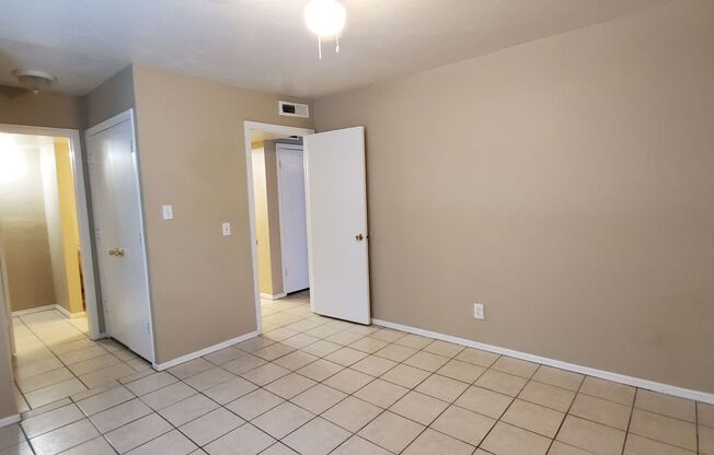 1 bed, 1 bath, $695