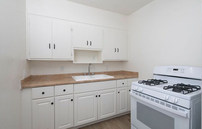 OPEN HOUSE: 11/8 11AM-2PM ~ Charming 1 Bedroom Near SDSU with Parking!