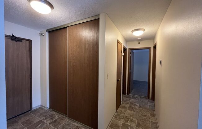 2 beds, 1 bath, 925 sqft, $1,550, Unit 1611113r