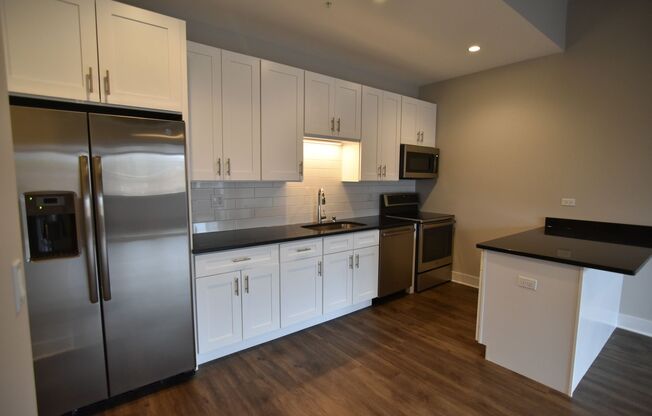 1 bed, 1 bath, 642 sqft, $3,300, Unit 3833-315