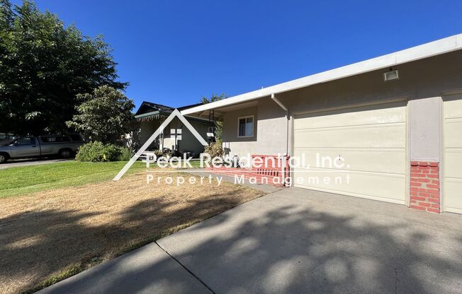 Updated 2bd/1ba Carmichael Duplex with Garage - Newly Upgraded!