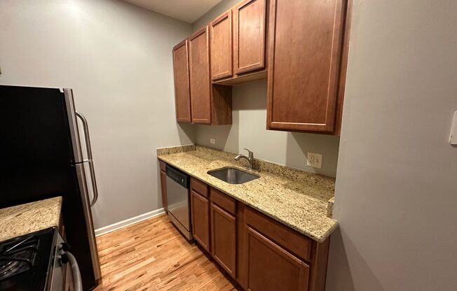 2 beds, 1 bath, $1,650, Unit 4720 #1E