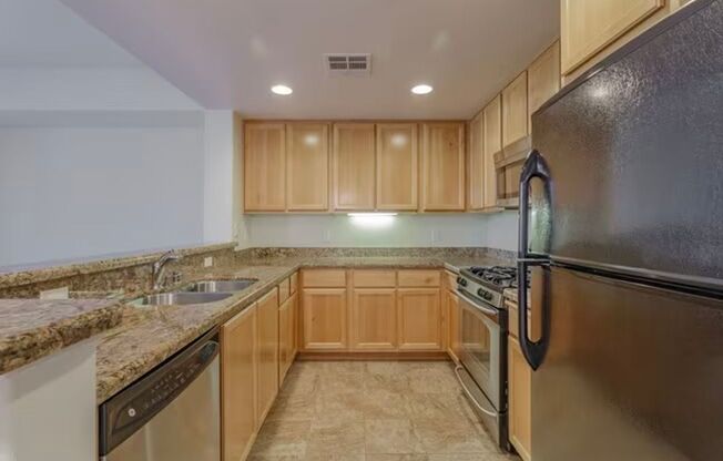 1 bed, 1 bath, 812 sqft, $2,165, Unit 1014