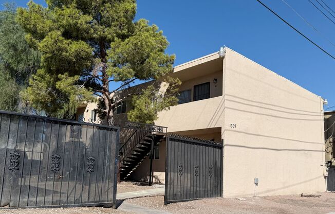 Remodeled 2 Bedroom and 1 Bath Unit Near Eastern and Washington w/ 2 Weeks Free Rent!