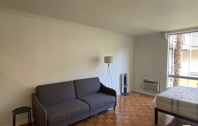 Studio, 1 bath, 368 sqft, $1,950, Unit 239