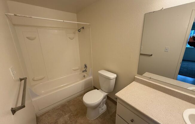 2 beds, 1 bath, 825 sqft, $1,295, Unit 421