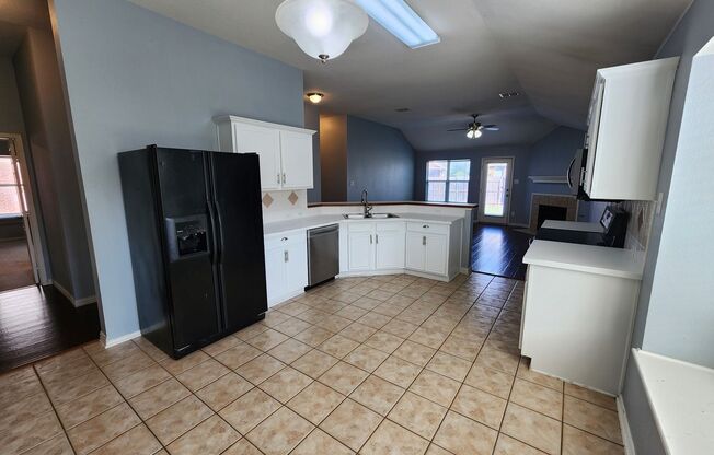Spacious 4-Bedroom Home in Villages of Woodland Springs