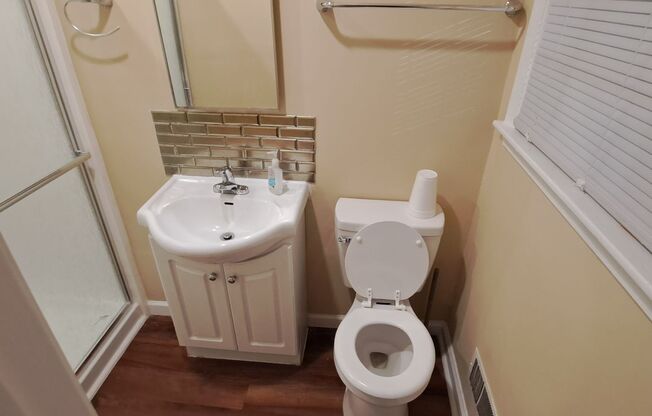4 beds, 2 baths, $1,595