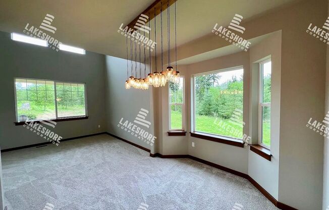 Spacious and Secluded 4 Bed 2 Bath Monroe Home w/ Beautiful Views!!