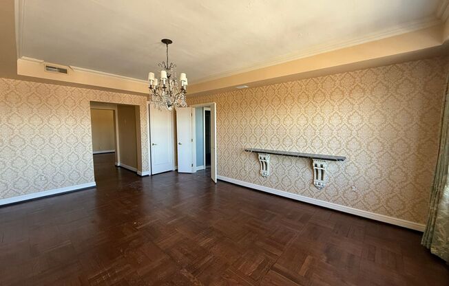 3 beds, 2 baths, 1,952 sqft, $3,200, Unit Royal York 916